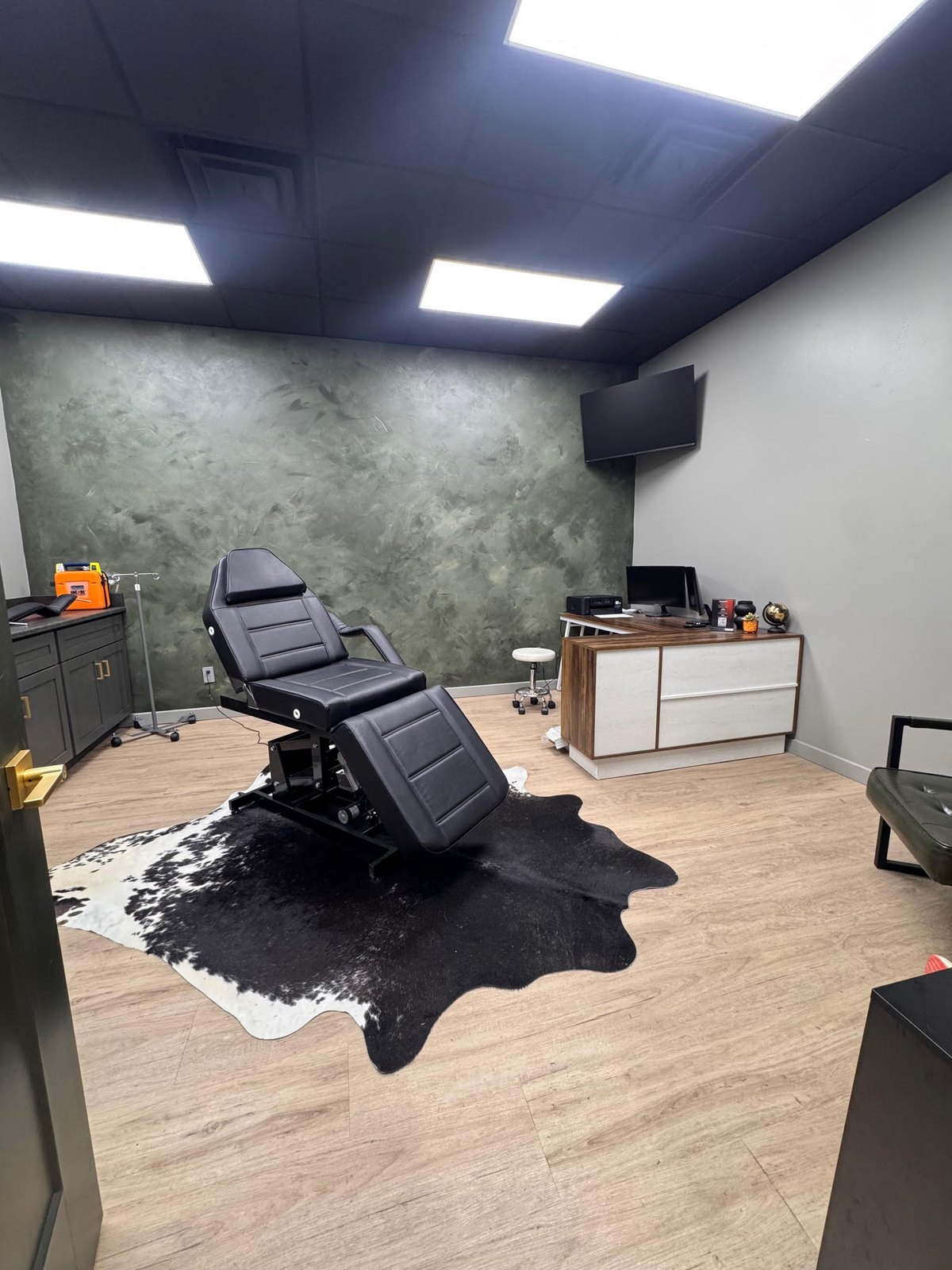 A medical treatment room at WLF Club, with the treatment chair and consult desk.
